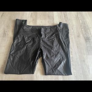 Time & Tru faux leather leggings size Large